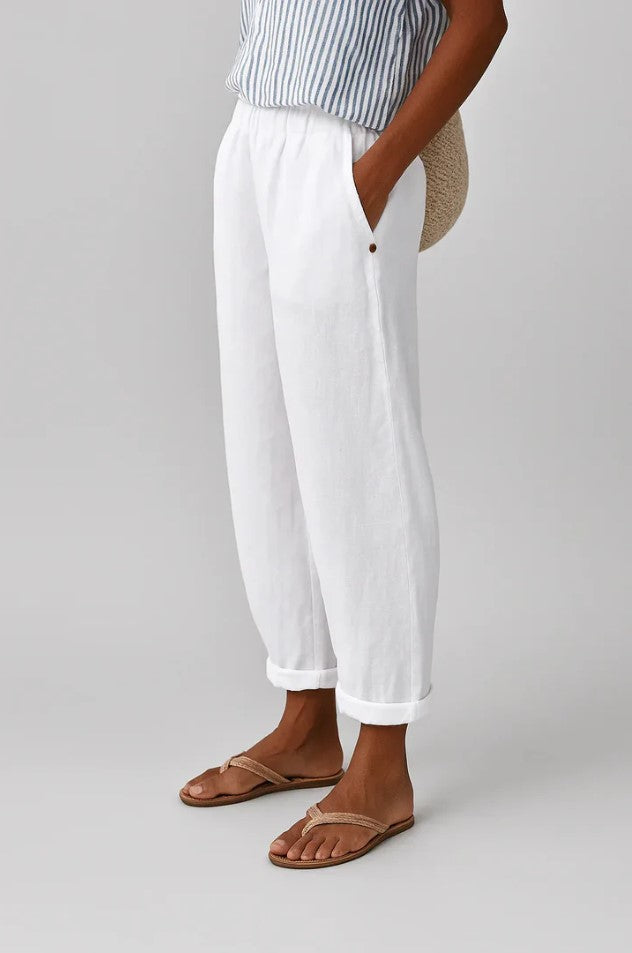 Women's plain cropped trousers with elasticated waist, side pockets and turn-up cuffs