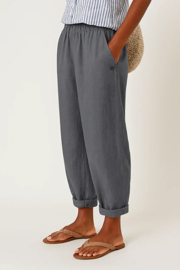 Women's plain cropped trousers with elasticated waist, side pockets and turn-up cuffs