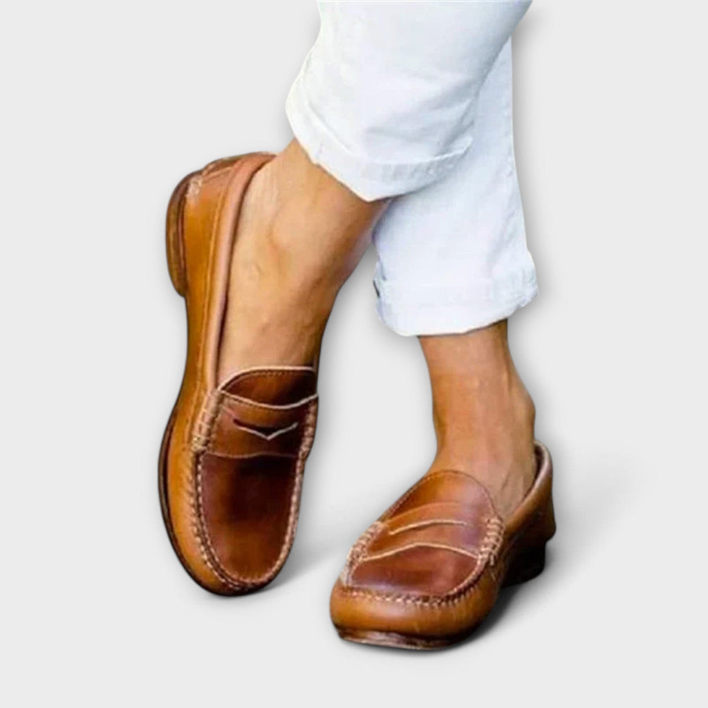 Unisex penny loafers with rounded toes, low heels and stitched vamp details