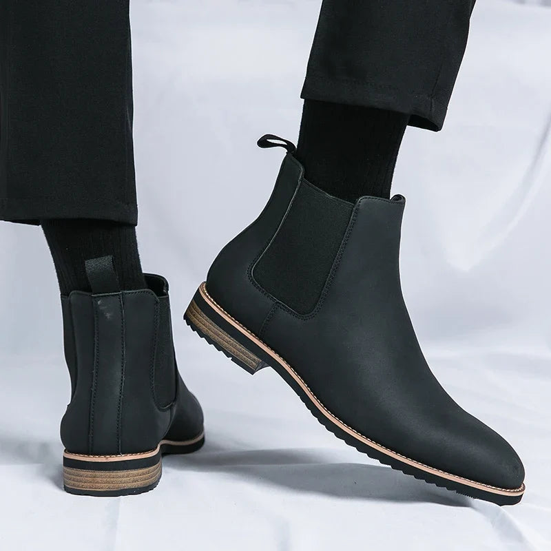 Men's Chelsea boots with elastic side panels, pull tabs and low heels
