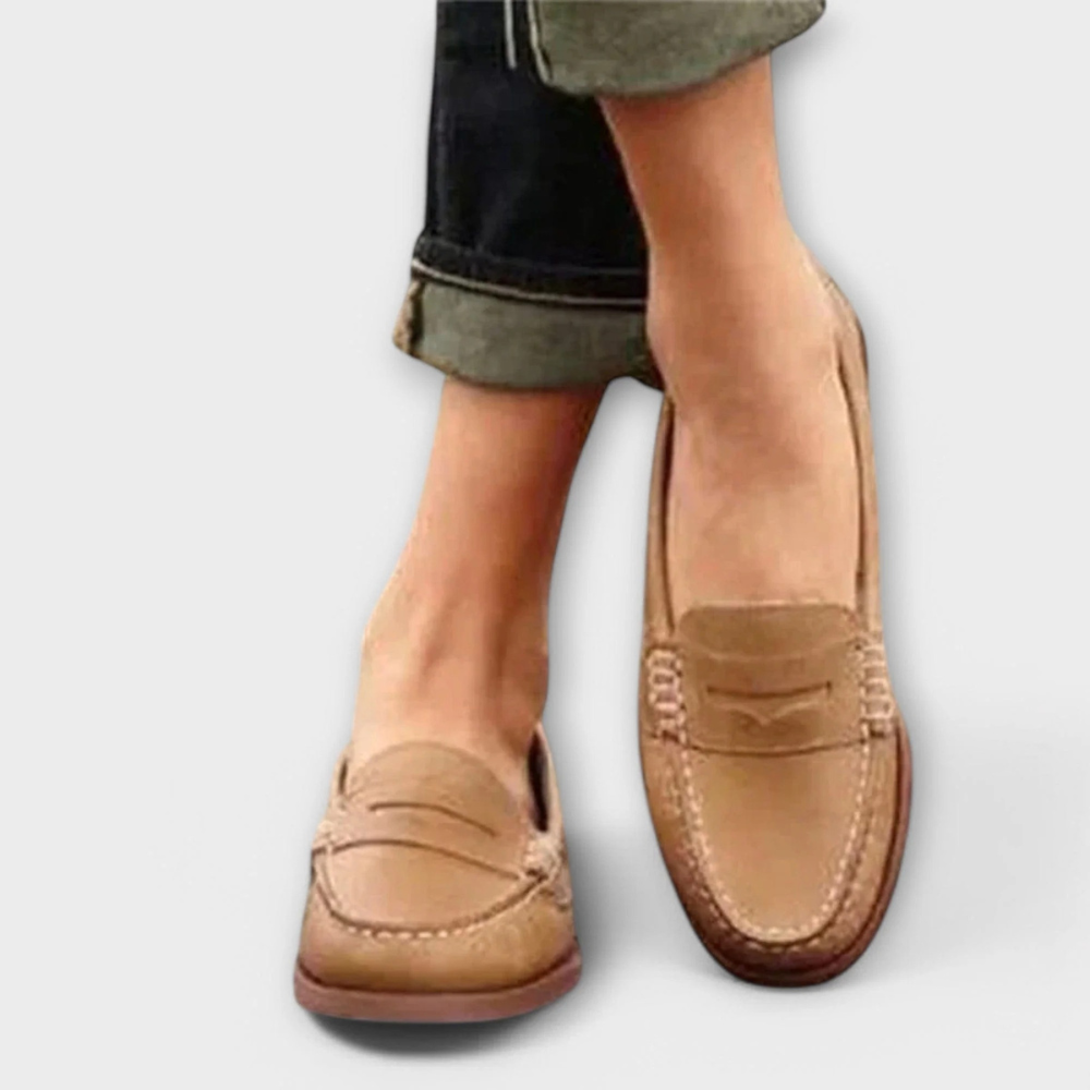 Unisex penny loafers with rounded toes, low heels and stitched vamp details