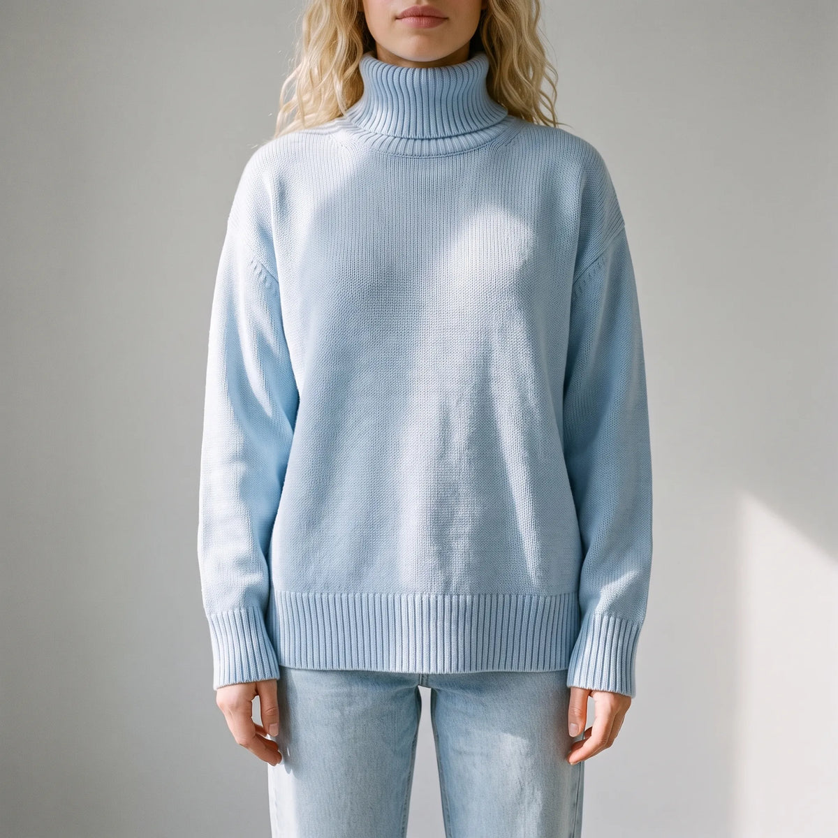 Women's oversized roll neck jumper with long sleeves and ribbed trims