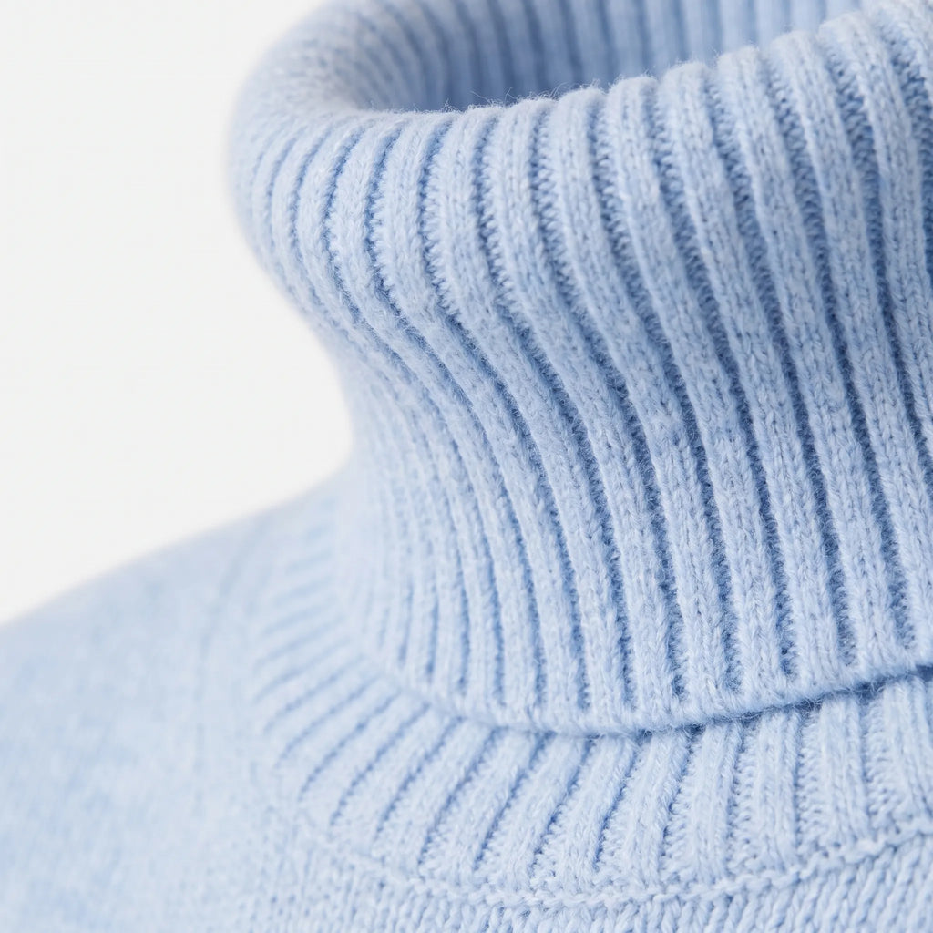 Women's oversized roll neck jumper with long sleeves and ribbed trims