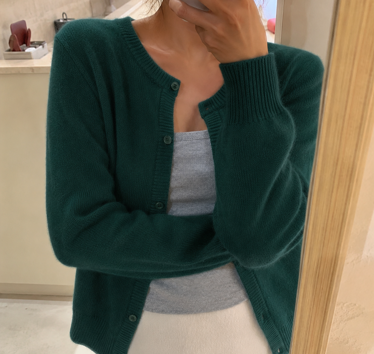 Women's plain knitted cardigan with round neck, long sleeves and button front