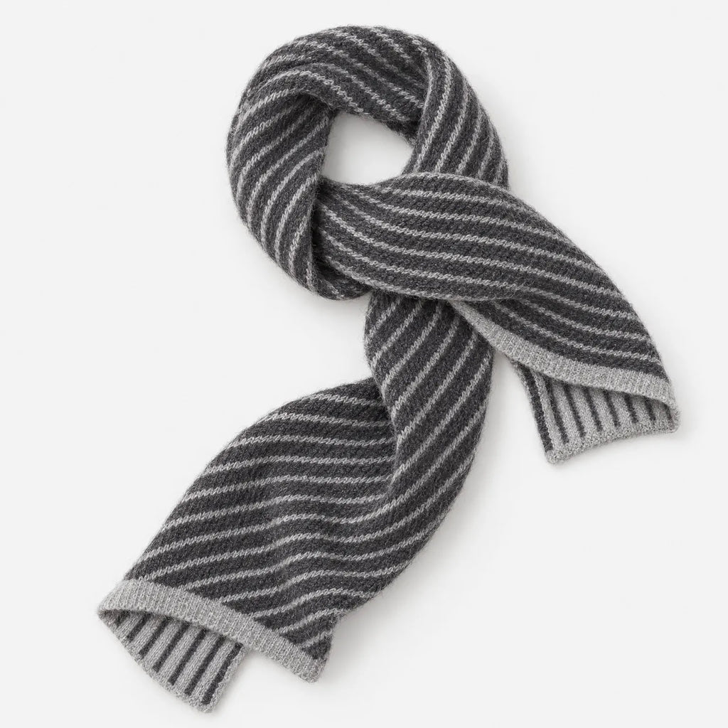 Unisex striped knitted scarf with ribbed edges