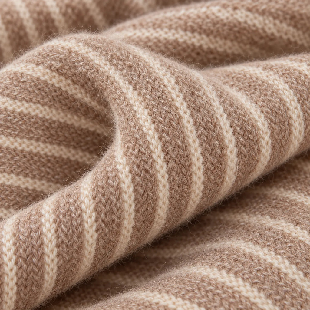 Unisex striped knitted scarf with ribbed edges