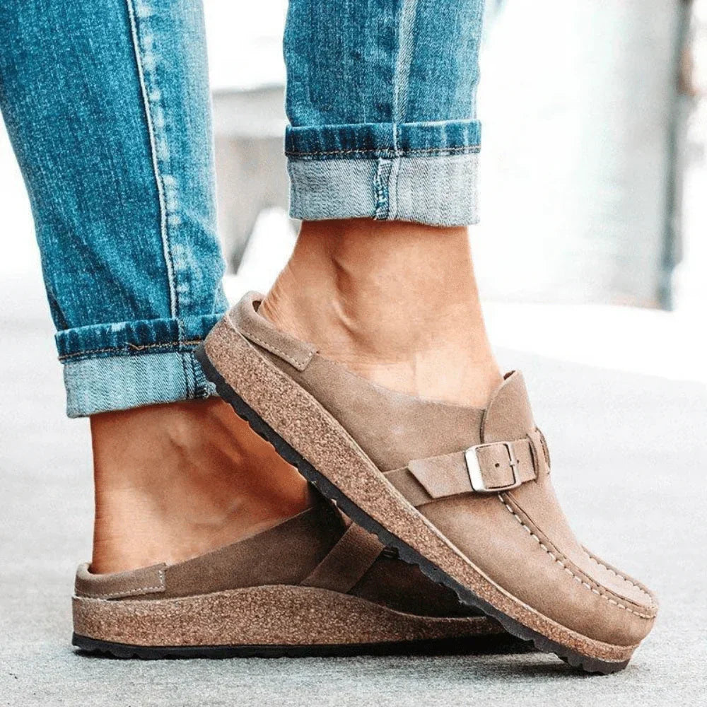 Women's slip-on loafers with buckle strap, open heel and raised platform sole