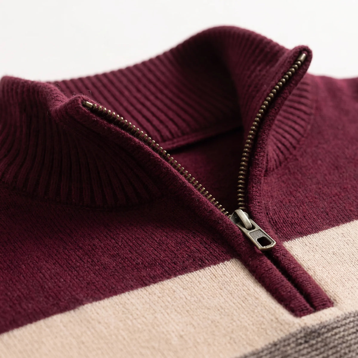 Men's striped quarter-zip knitted jumper with stand collar and ribbed trims
