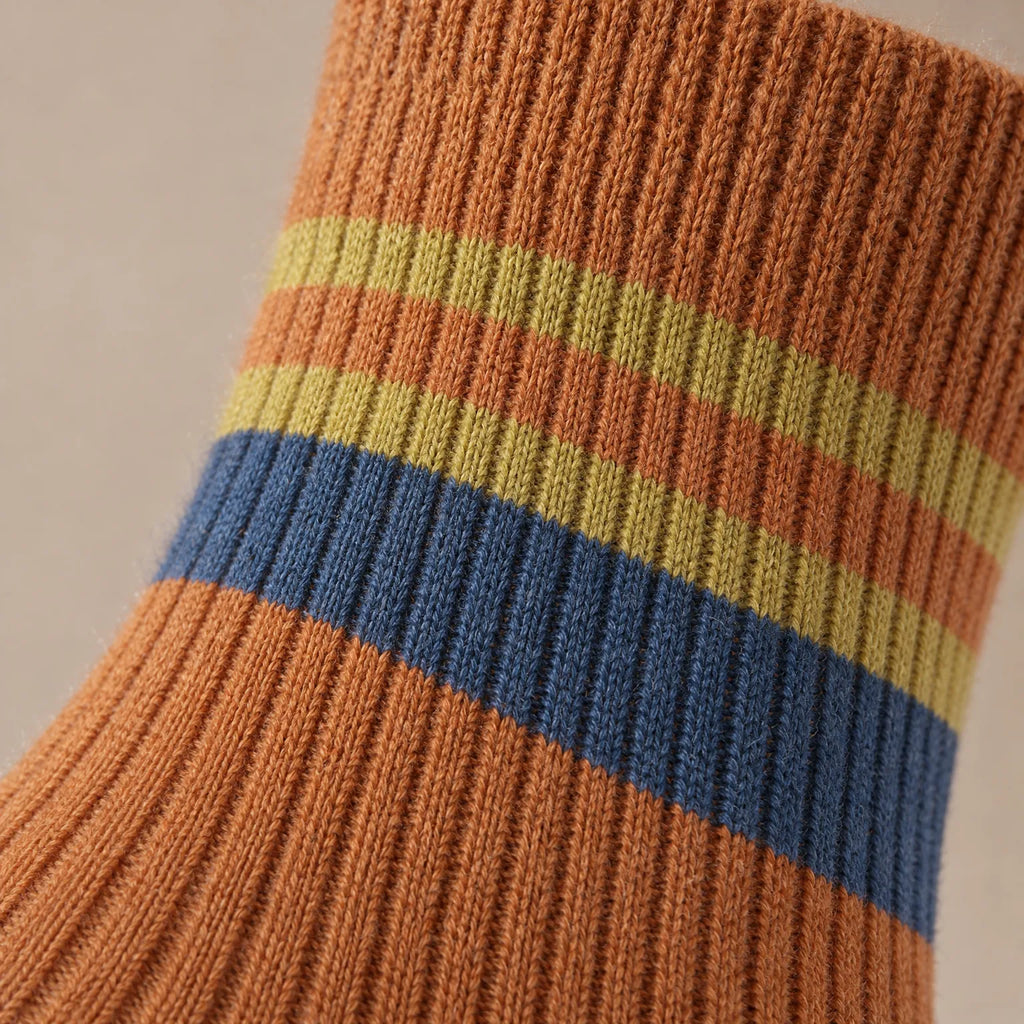 Men's ribbed crew socks with contrasting horizontal stripes