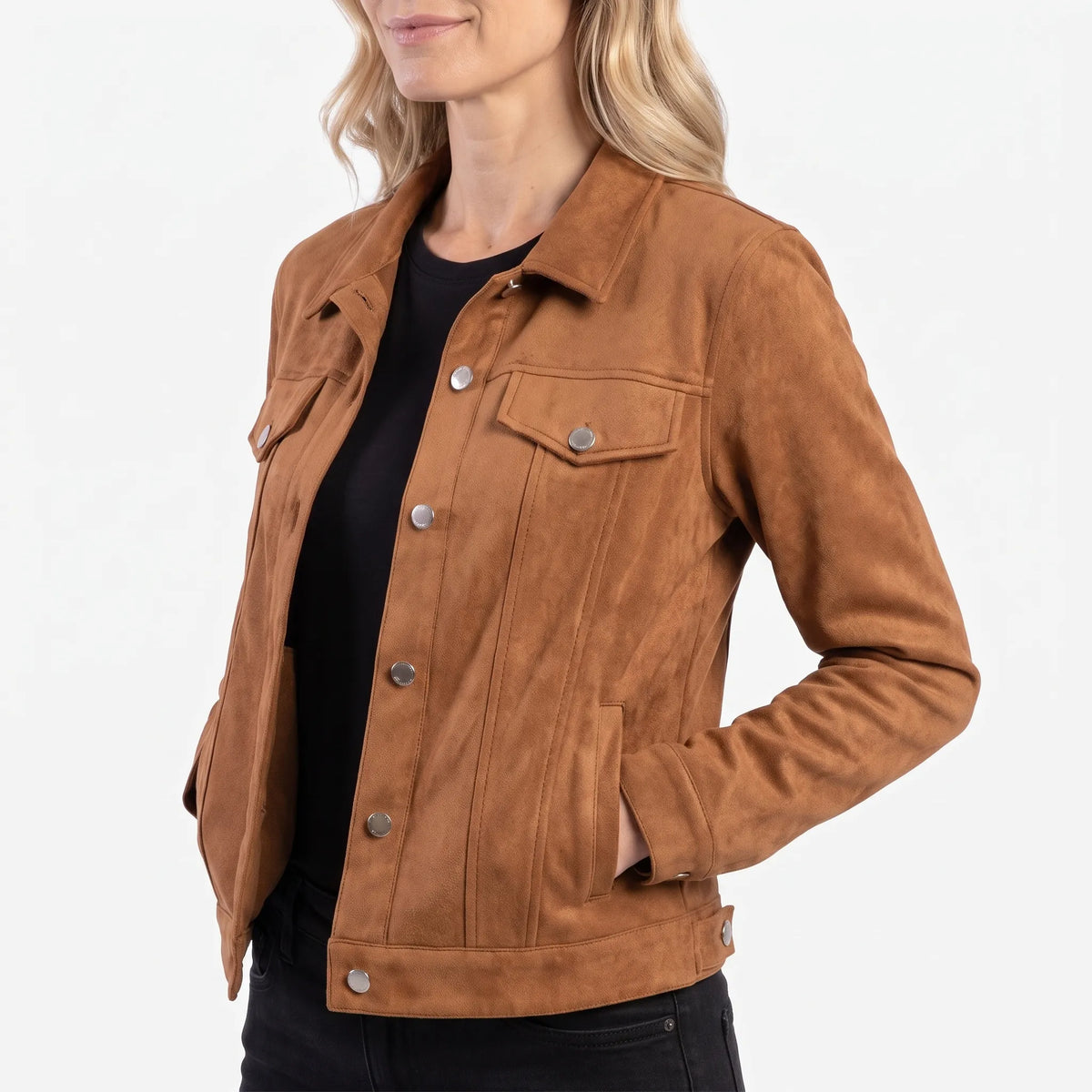 Women's cropped trucker jacket with pointed collar, long sleeves and flap chest pockets