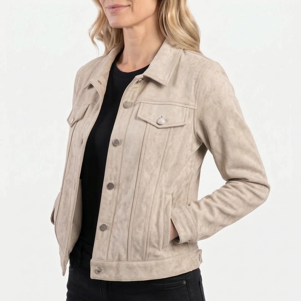 Women's cropped trucker jacket with pointed collar, long sleeves and flap chest pockets
