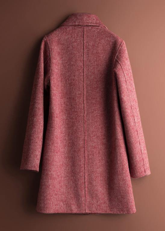 Women's checked coat with notched lapels, long sleeves, buttons and front pockets