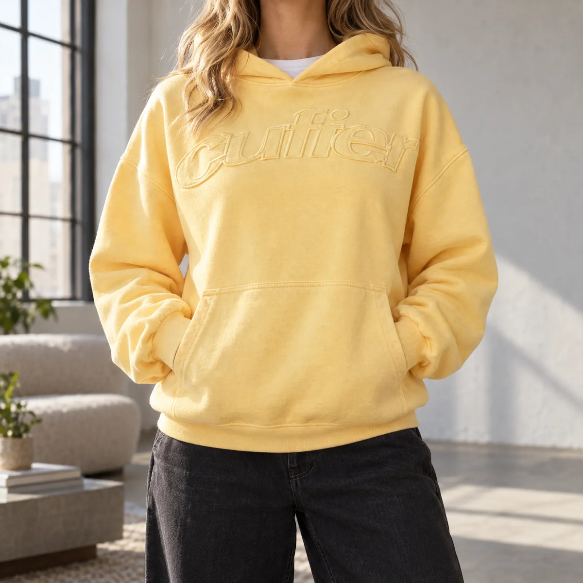 Women's oversized hoodie with hood, raised chest text and kangaroo pocket