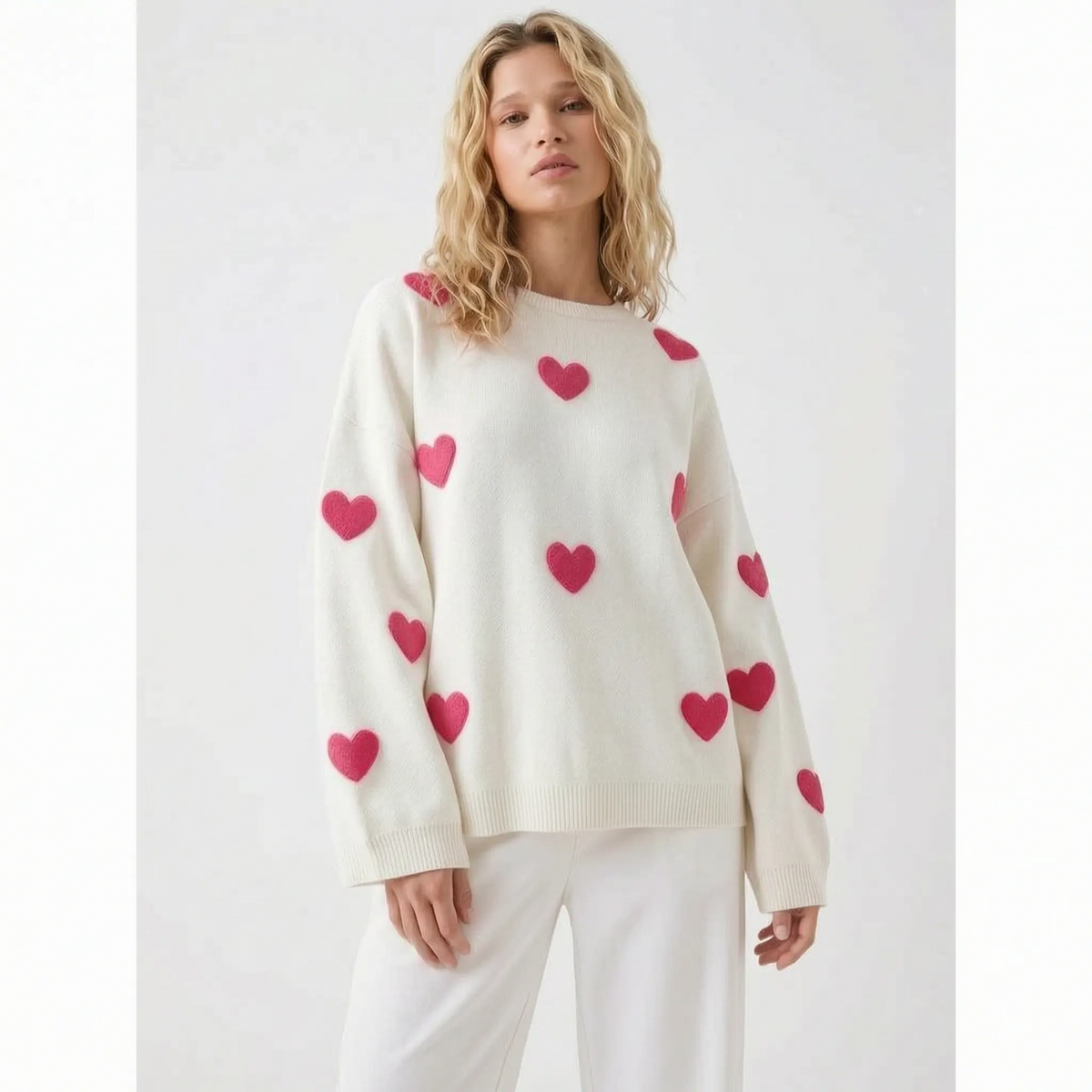 Women's oversized knitted jumper with raised red heart motifs and long sleeves