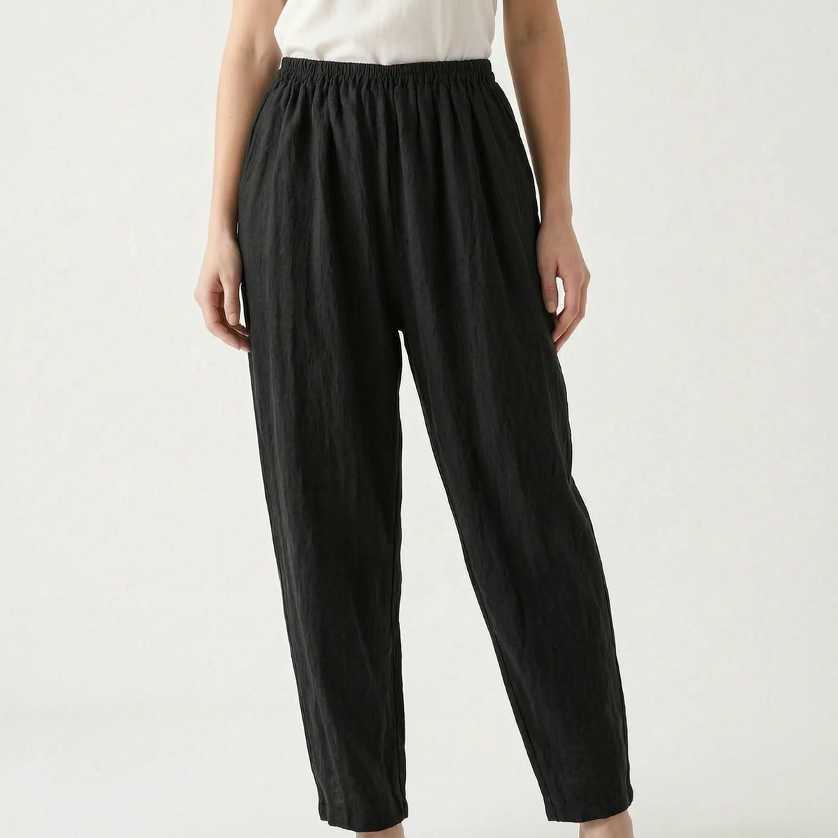 Women's wide leg trousers with elasticated waistband and side pockets