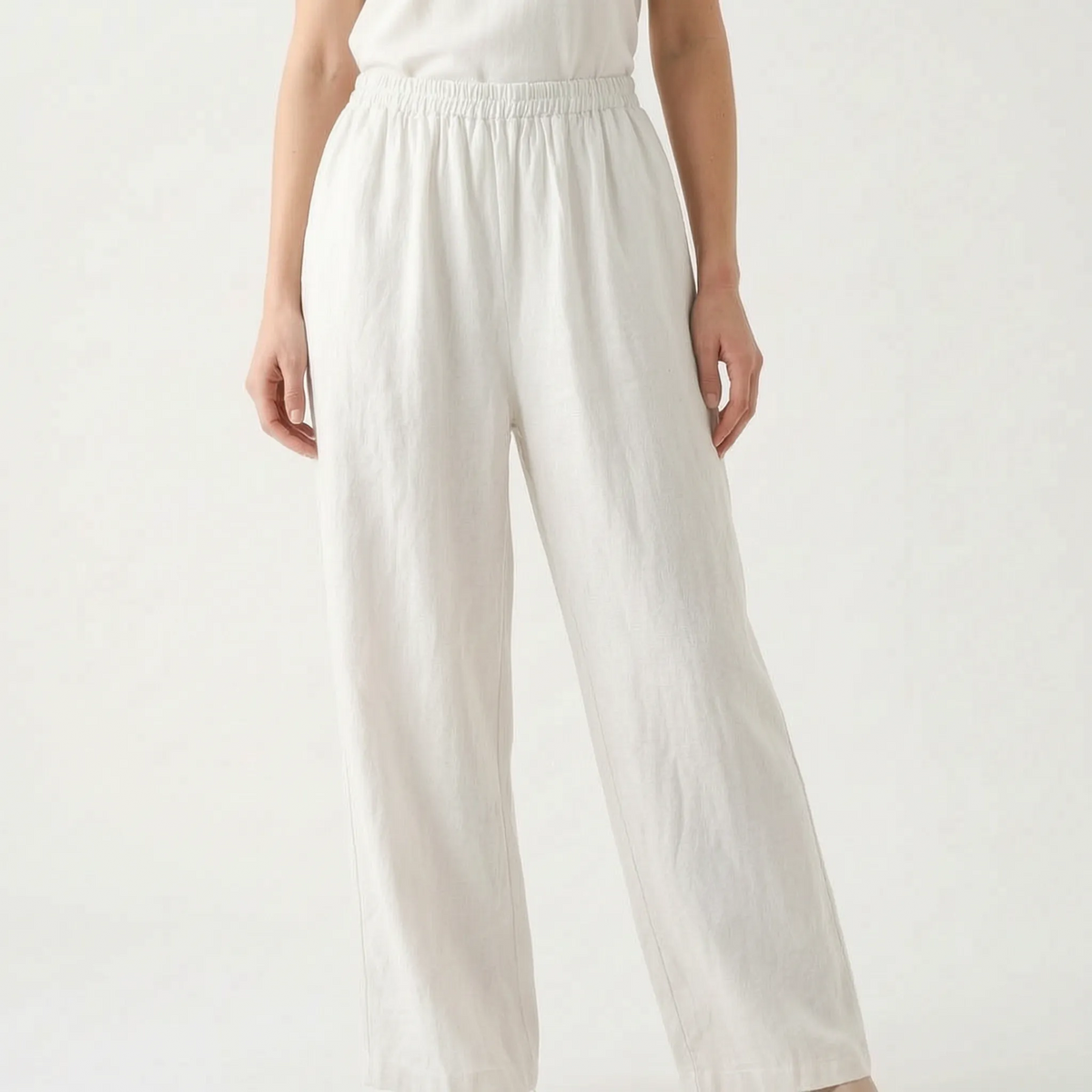 Women's wide leg trousers with elasticated waistband and side pockets