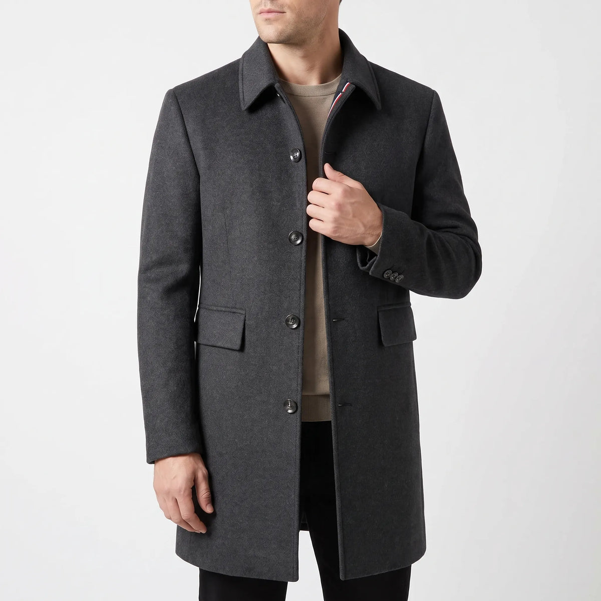 Men's slim fit single-breasted overcoat with pointed collar and button front
