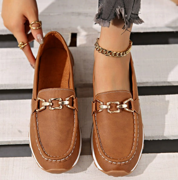 Women's flat loafers with chain buckle trim, contrast stitching and ridged soles