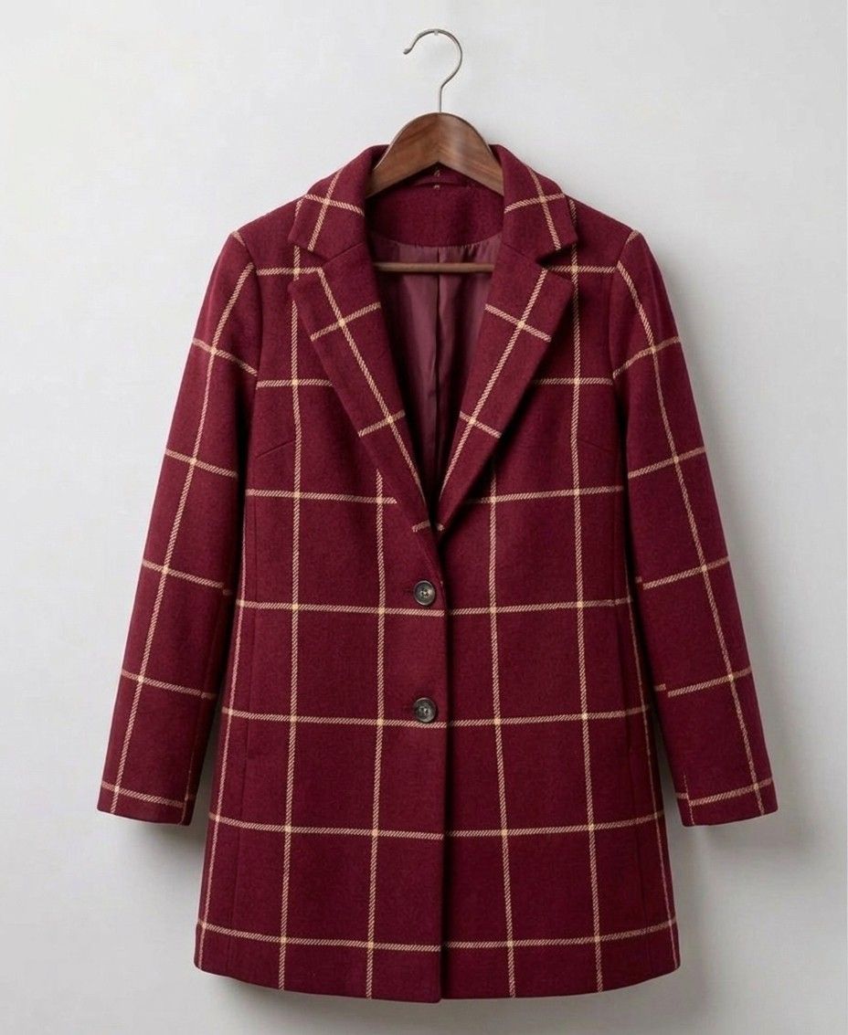 Women's long checked coat with notched lapels, buttons and front pockets