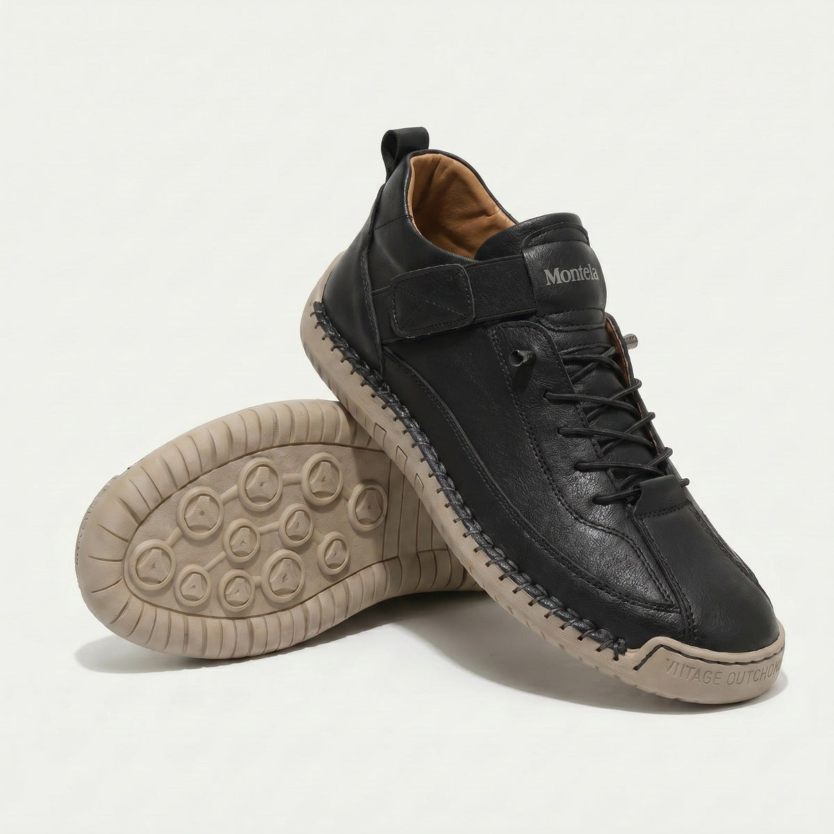 Unisex high-top trainers with laces, elastic side straps and textured flat soles