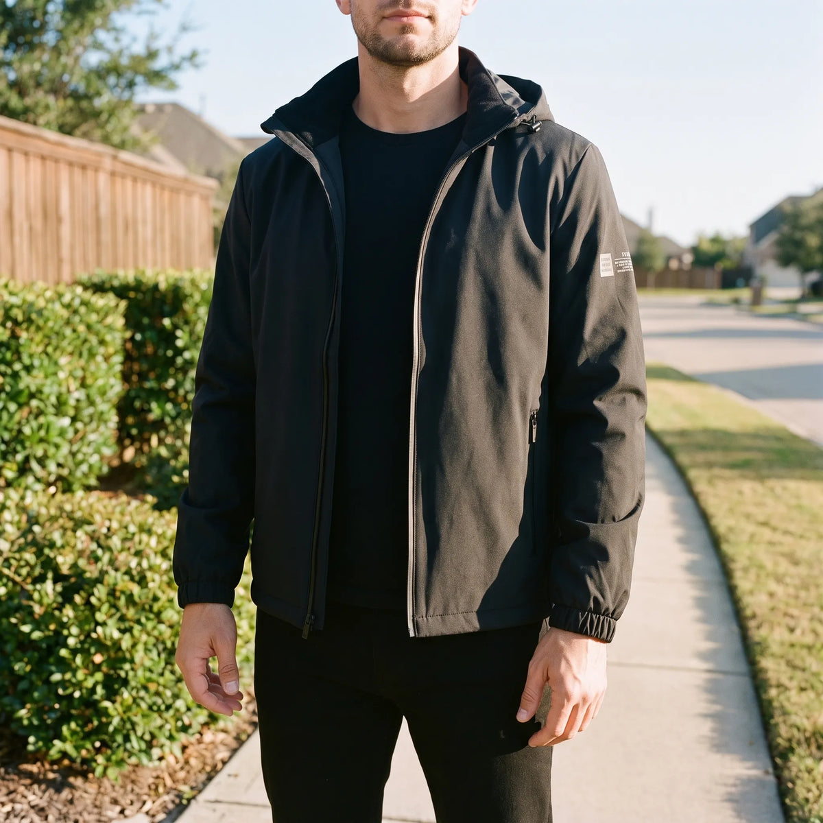 Men's hooded windbreaker jacket with full zip and zipped pockets