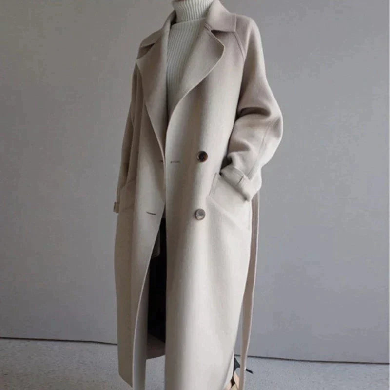 Women's long trench coat with notched lapels, buttons and side pockets