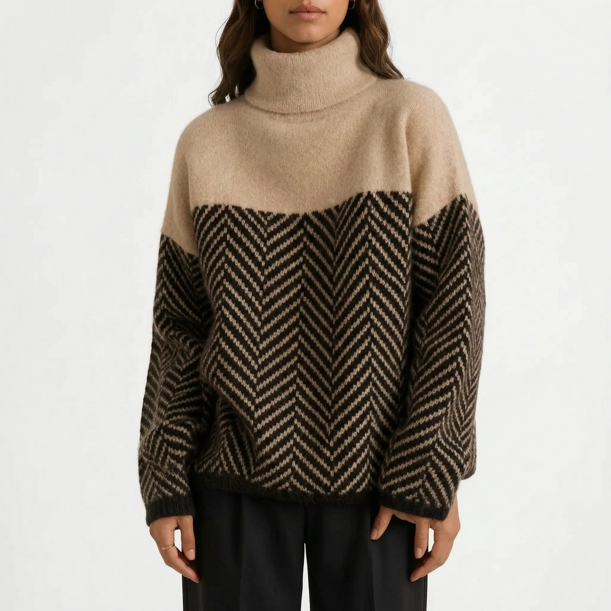 Women's oversized turtleneck jumper with two-tone herringbone pattern and long sleeves