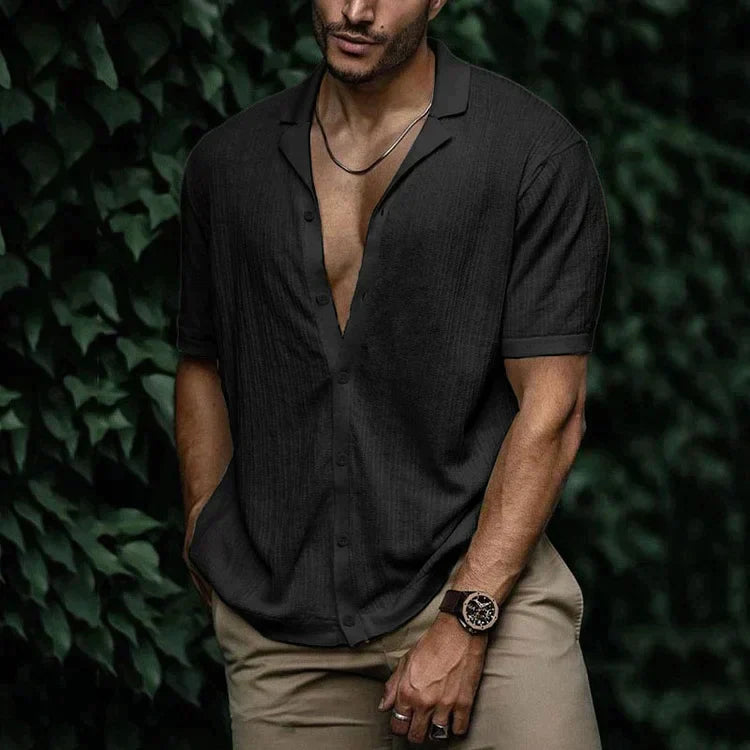 Men's short sleeve open collar shirt with button front and curved hem