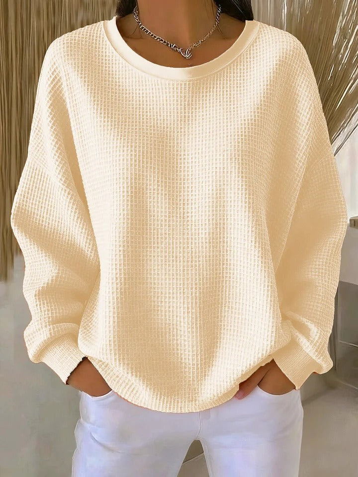 Women's oversized textured knit jumper with round neck and long sleeves