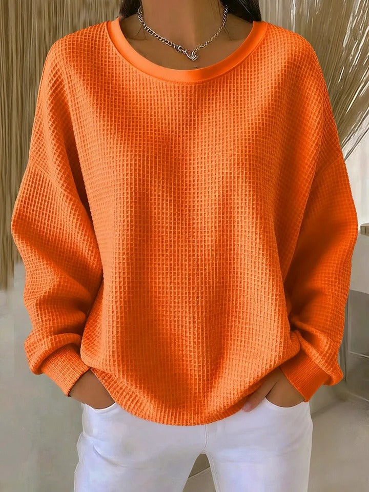 Women's oversized textured knit jumper with round neck and long sleeves