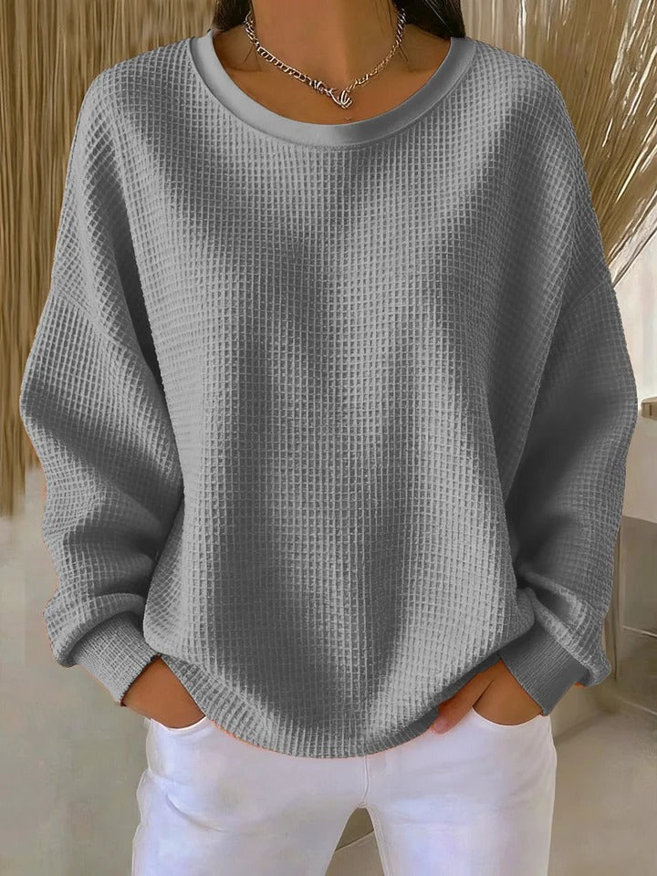 Women's oversized textured knit jumper with round neck and long sleeves