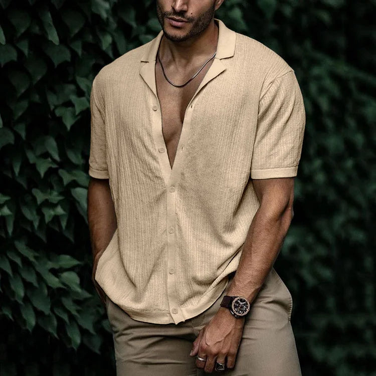 Men's short sleeve open collar shirt with button front and curved hem