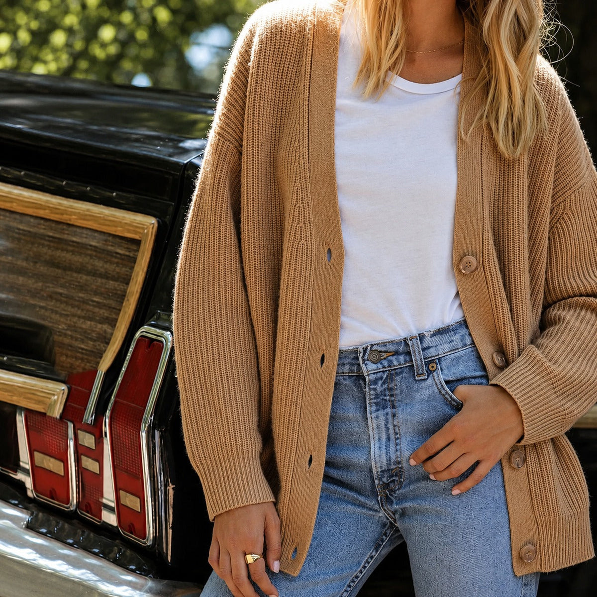 Women's oversized ribbed V-neck button cardigan with long sleeves