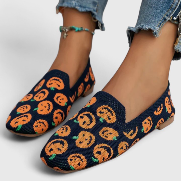 Women's rounded-toe woven slip-on flats with flat soles