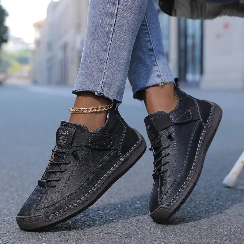 Women's ankle-height lace-up sneakers with ankle strap and flat stitched sole