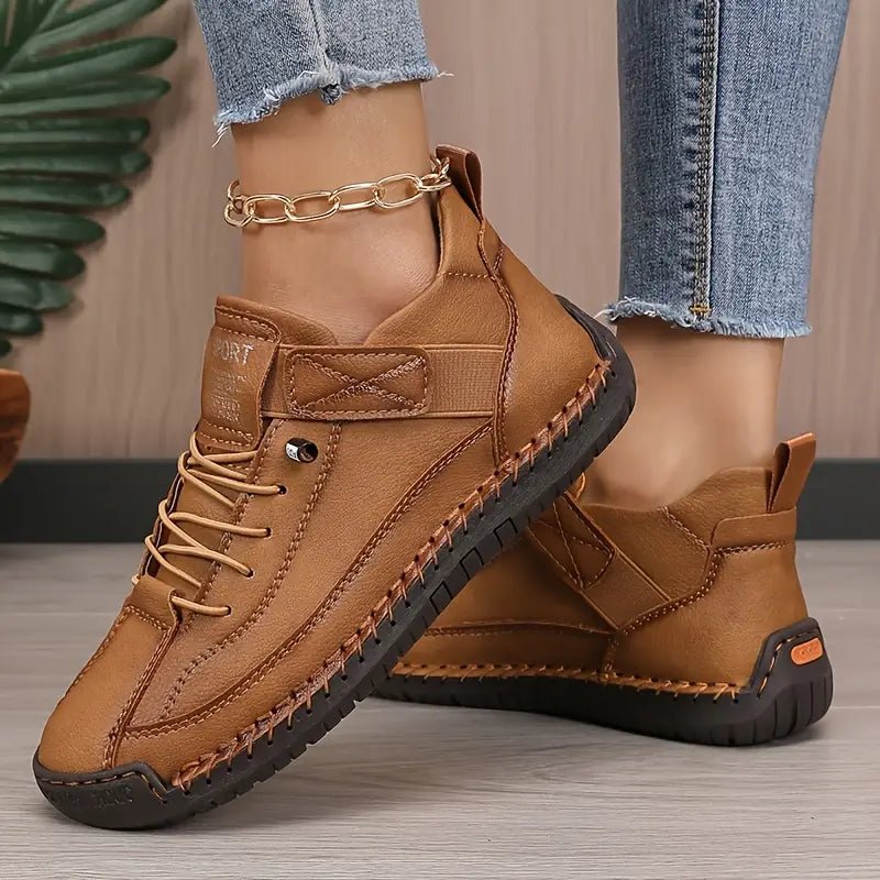 Women's ankle-height lace-up sneakers with ankle strap and flat stitched sole