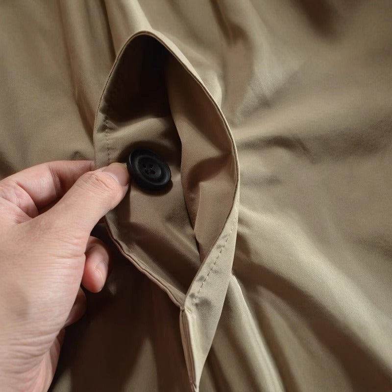 Men's button-front coat with point collar, long sleeves and side pockets