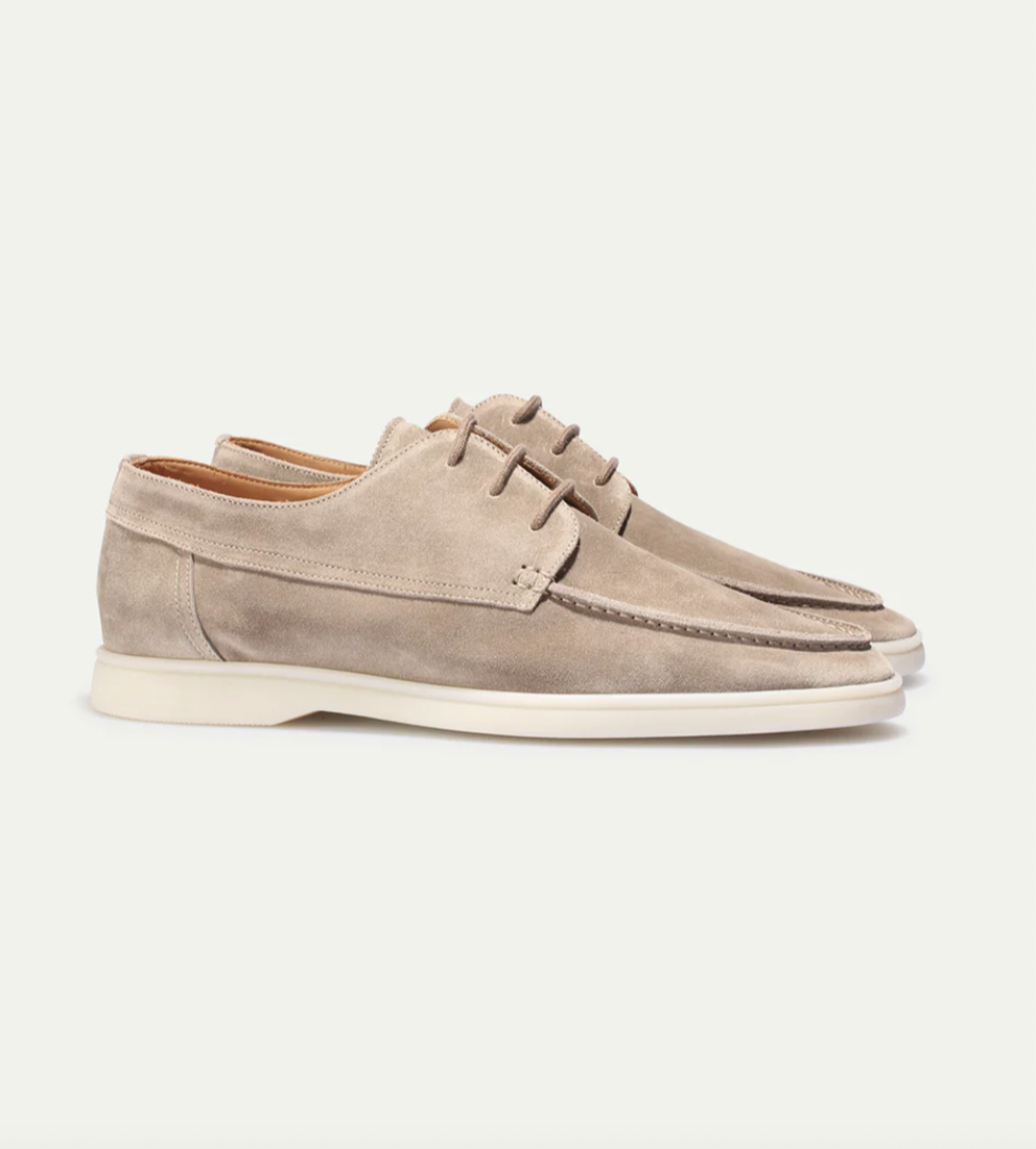Men's lace-up moc toe derby shoes with low contrasting soles