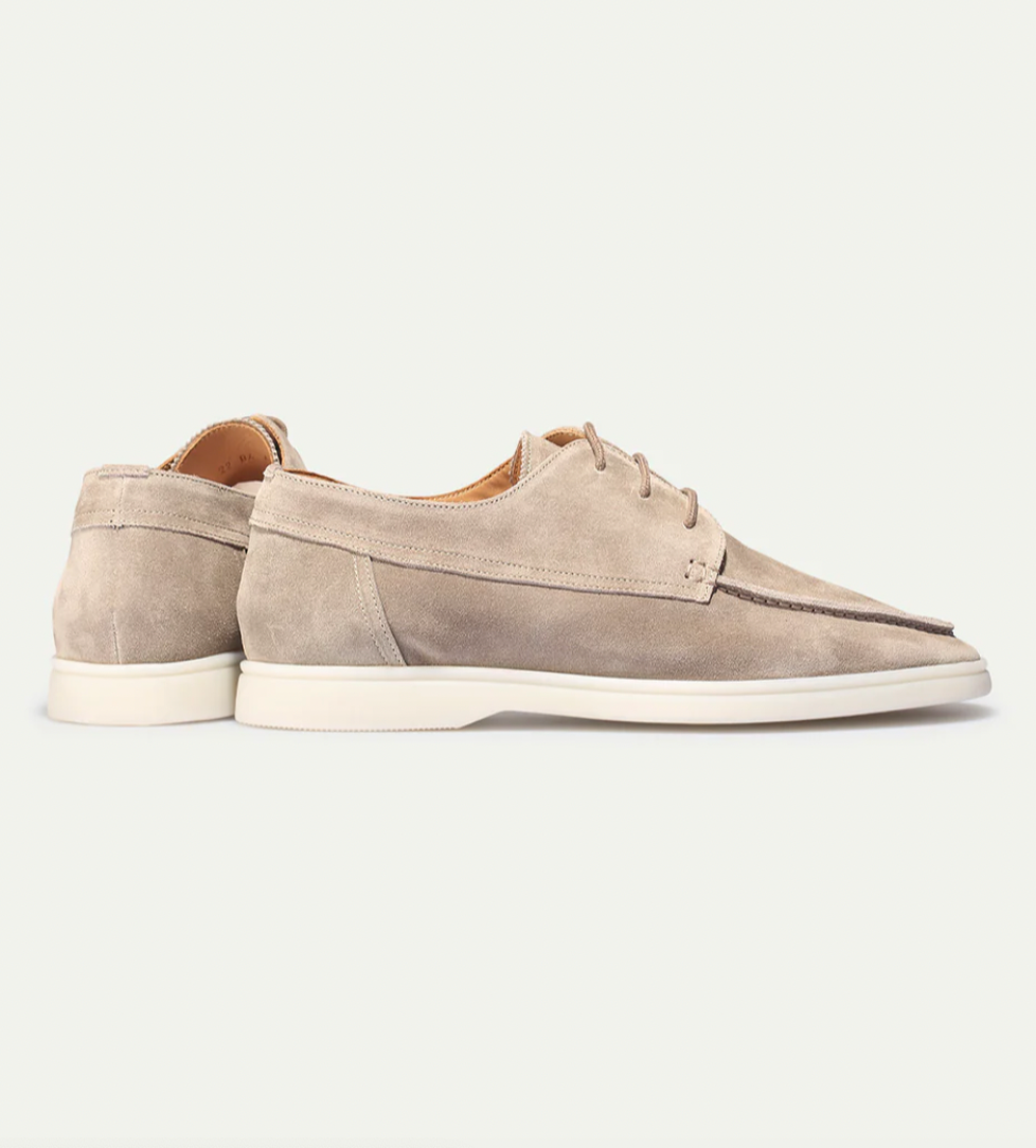 Men's lace-up moc toe derby shoes with low contrasting soles