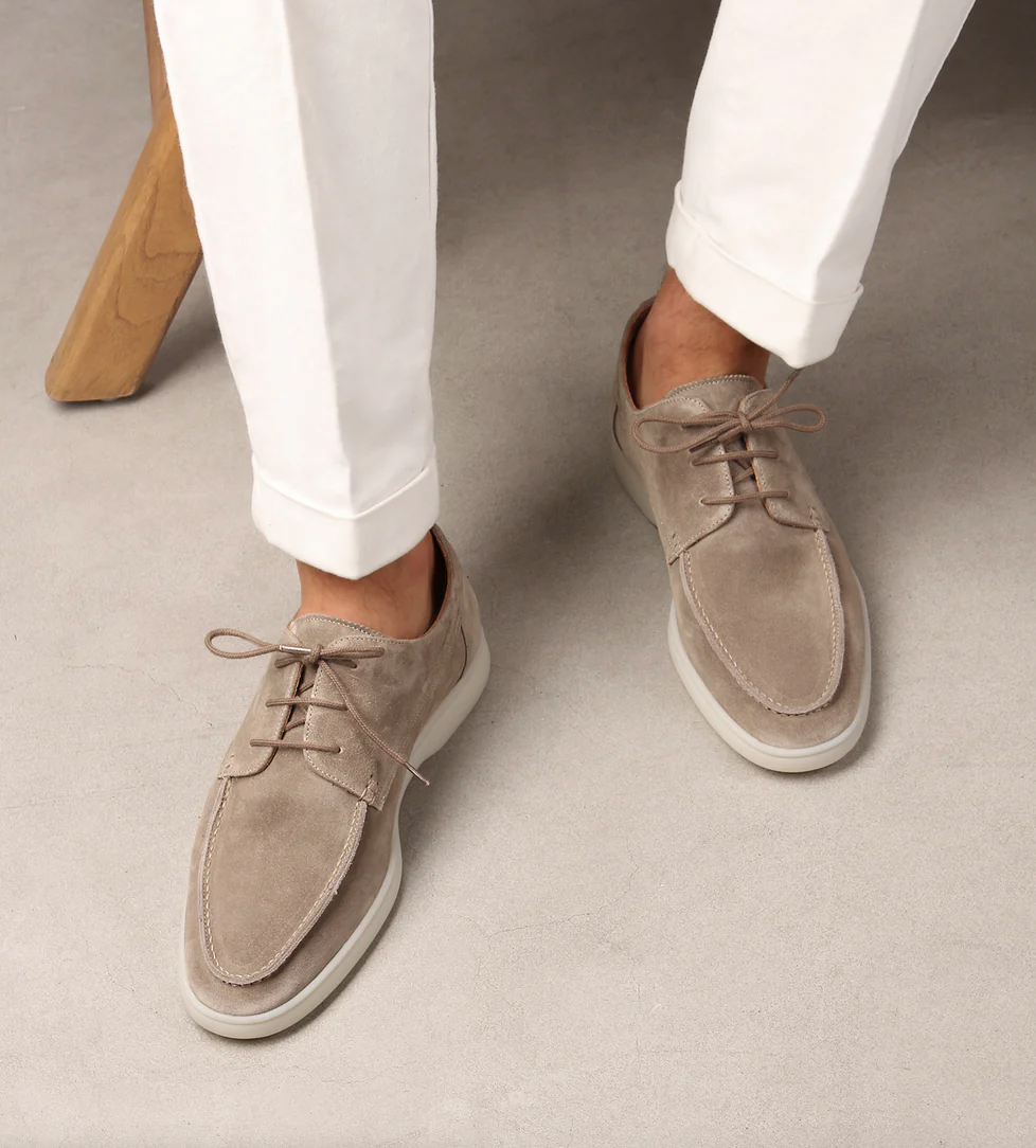 Men's lace-up moc toe derby shoes with low contrasting soles