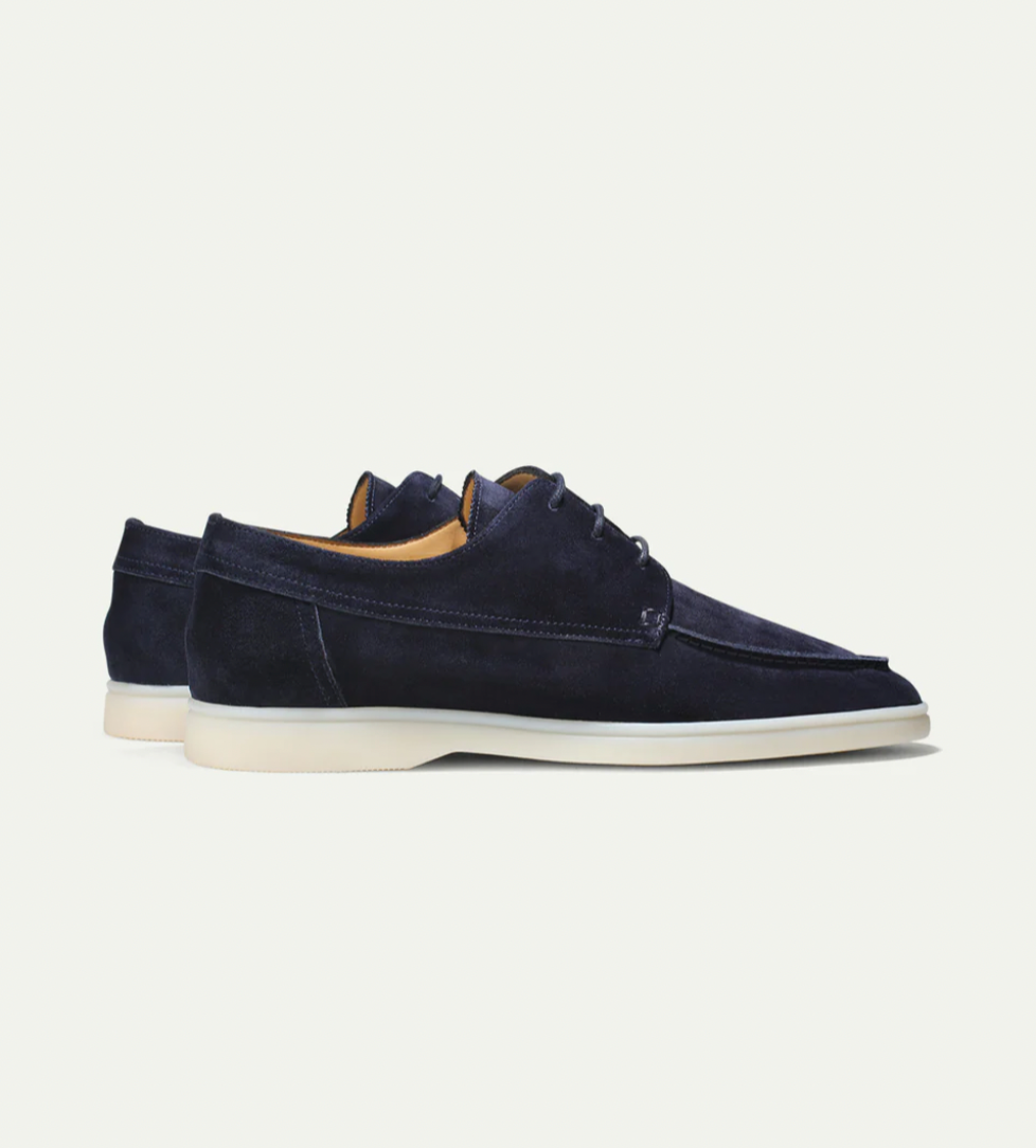 Men's lace-up moc toe derby shoes with low contrasting soles