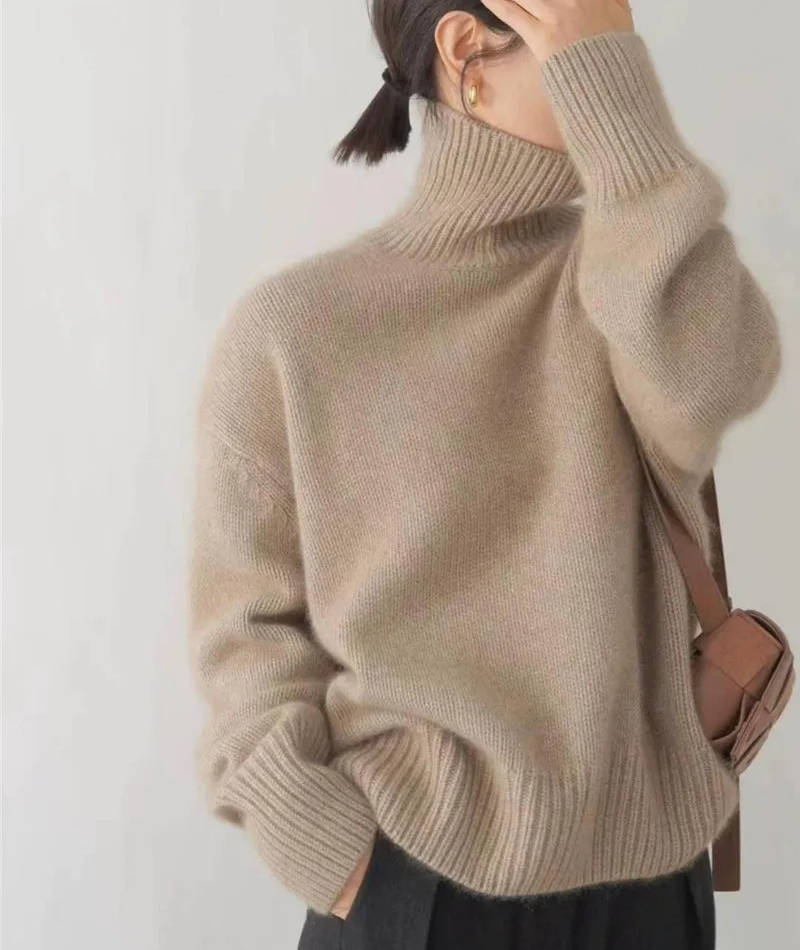Women's plain turtleneck sweater with long sleeves and ribbed trims
