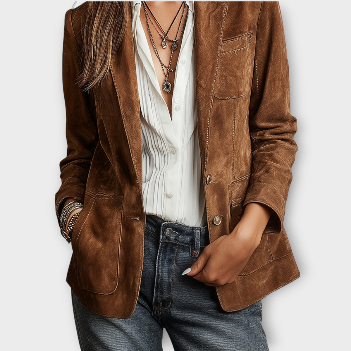Women's vintage blazer with notched lapels, button front and patch pockets