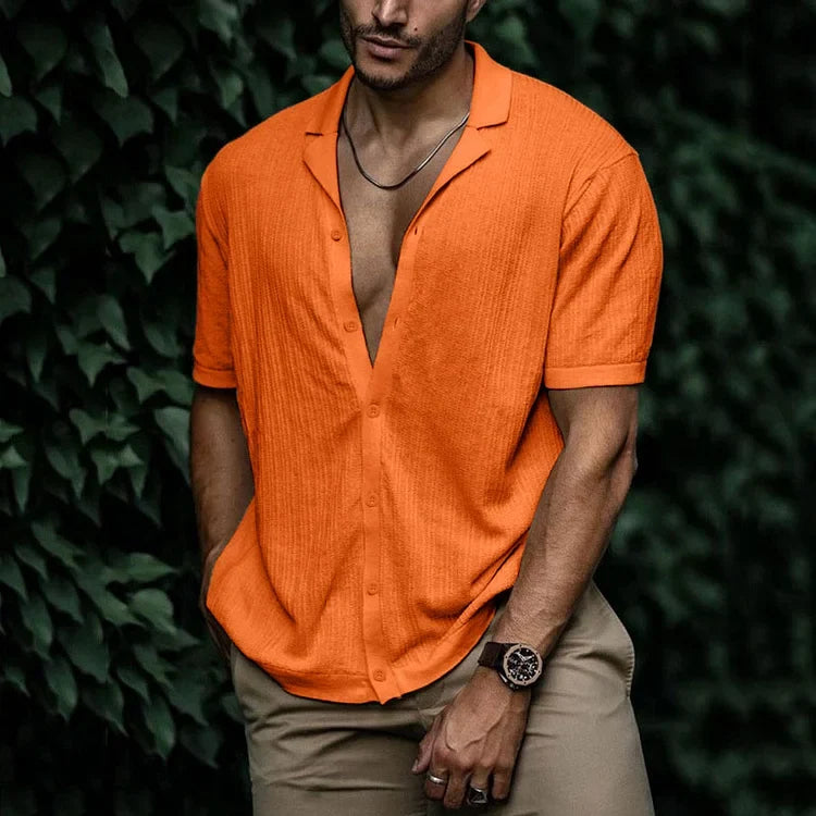 Men's short sleeve open collar shirt with button front and curved hem