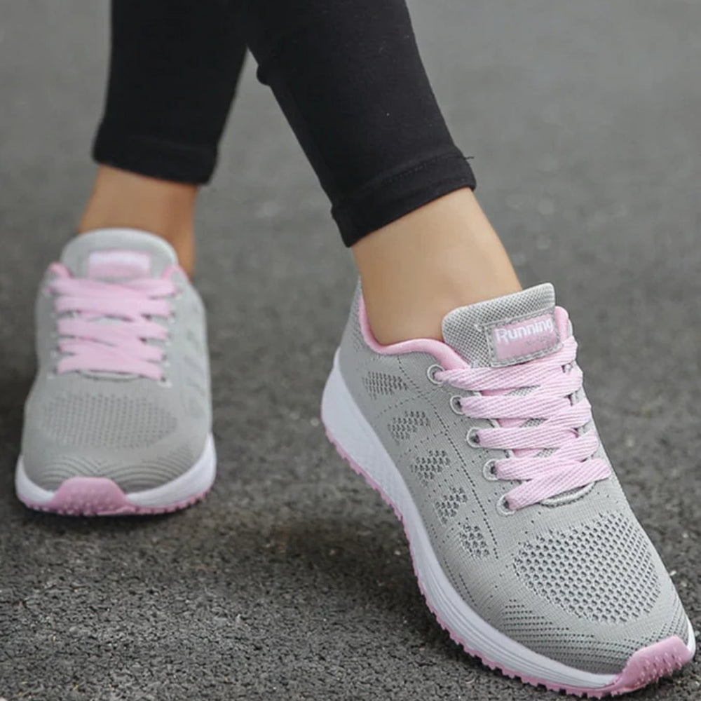 Women's lace-up trainers with a textured upper and layered sole