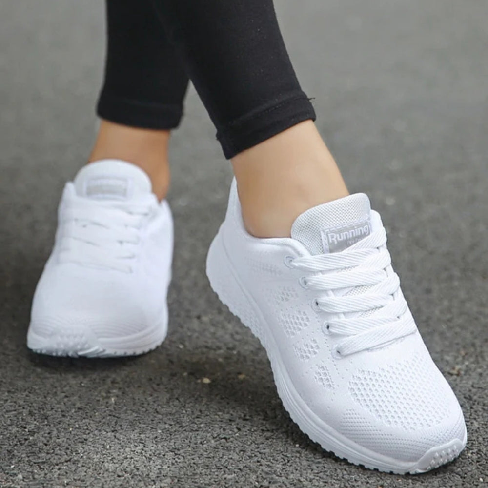 Women's lace-up trainers with a textured upper and layered sole