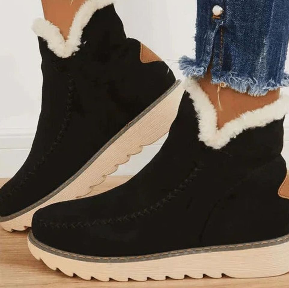 Women's ankle boots with fluffy lining, round toes and textured flat soles