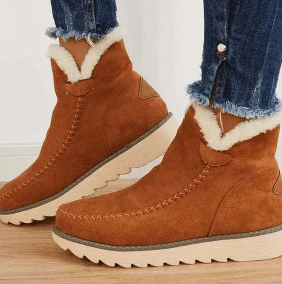 Women's ankle boots with fluffy lining, round toes and textured flat soles