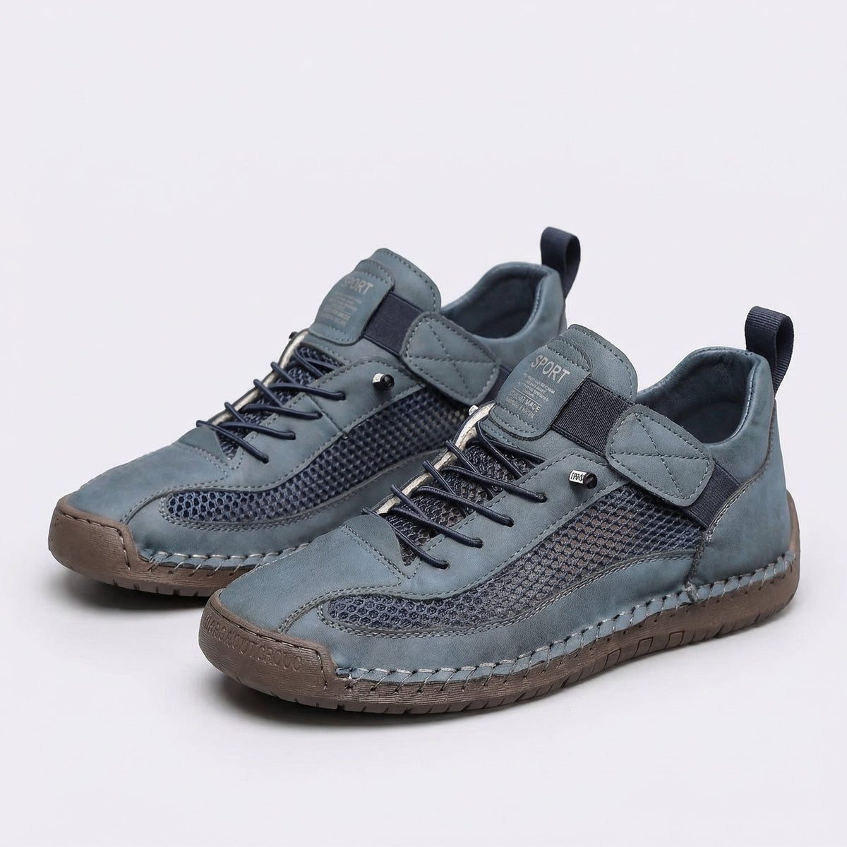 Women's lace-up trainers with mesh side panels, rounded toe and flat textured sole