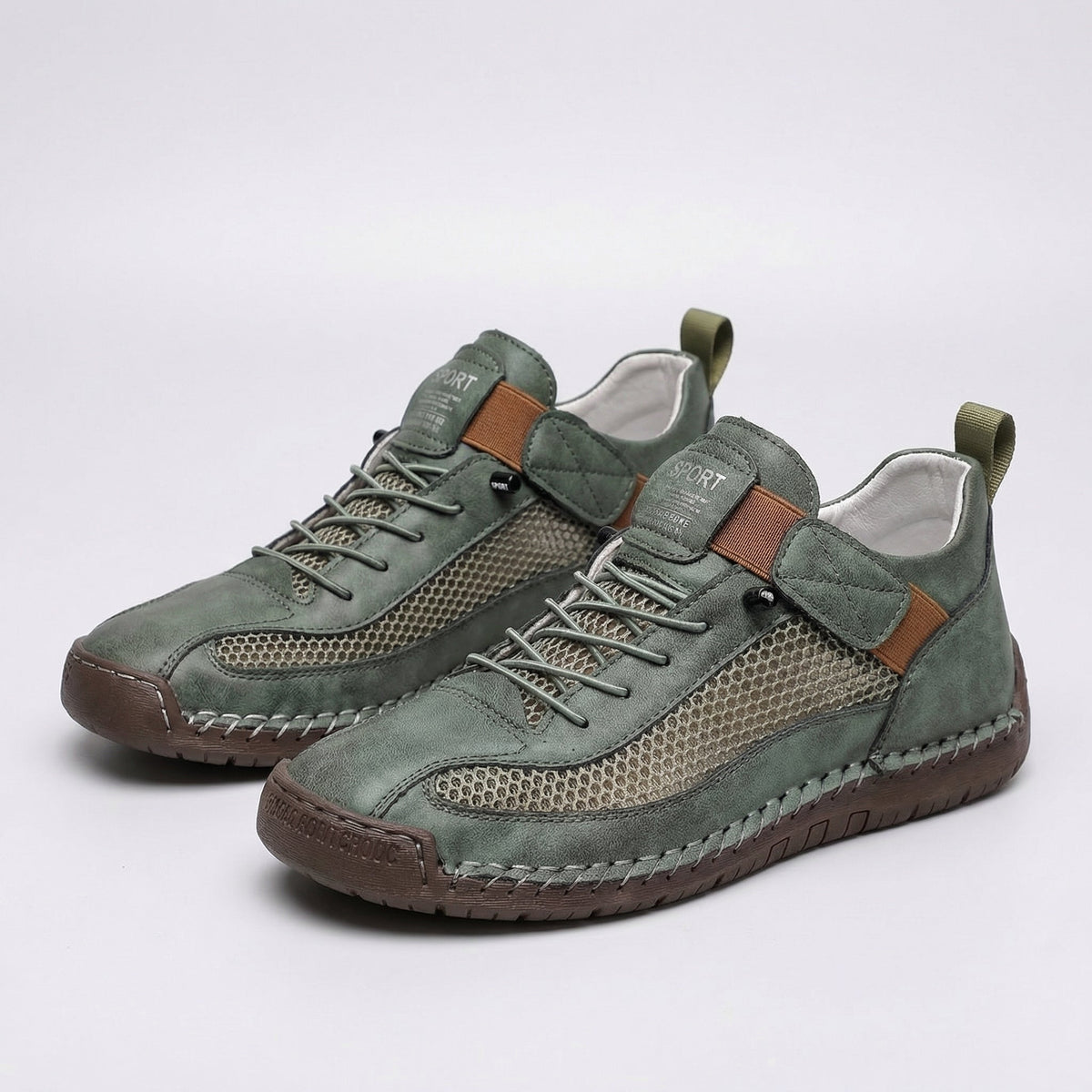 Women's lace-up trainers with mesh side panels, rounded toe and flat textured sole
